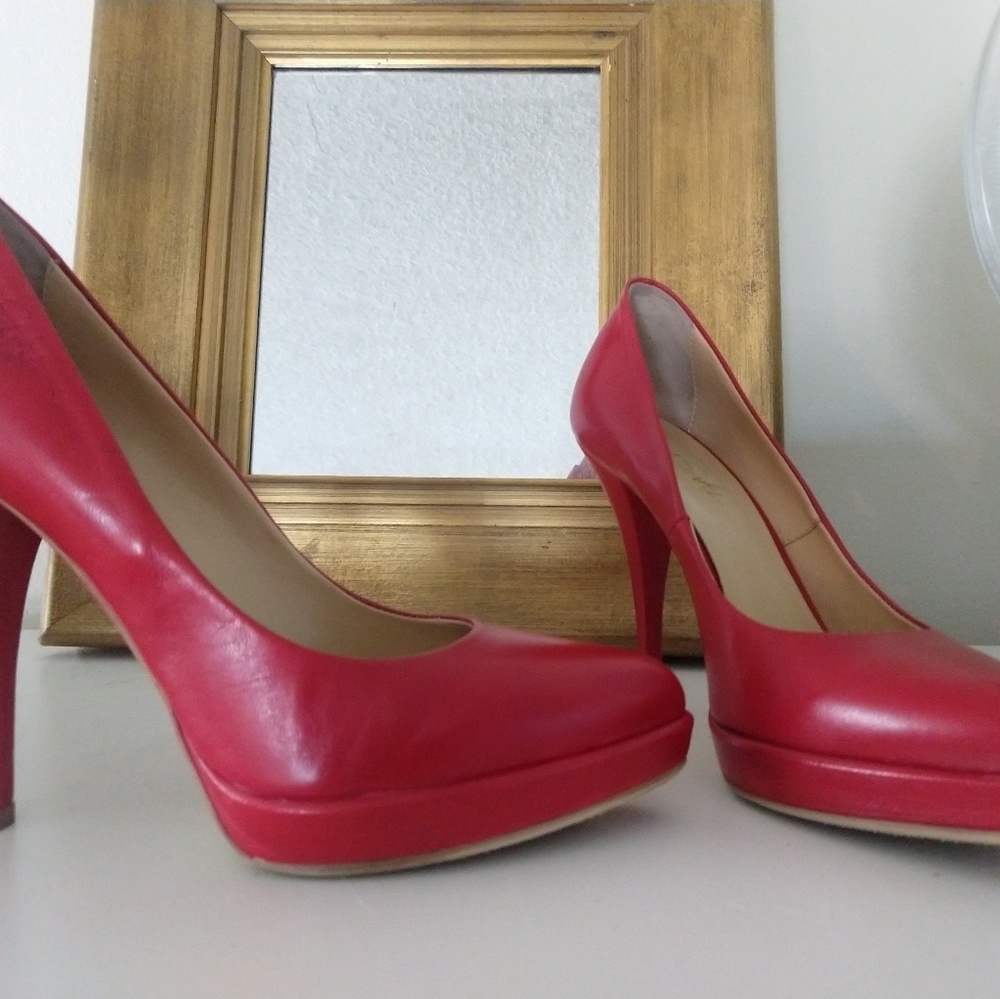 NEW Red pumps miss sixty